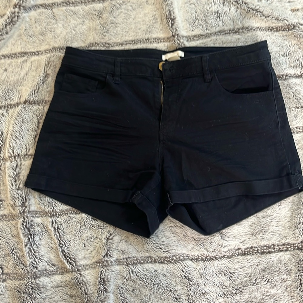 H&M Black shorts